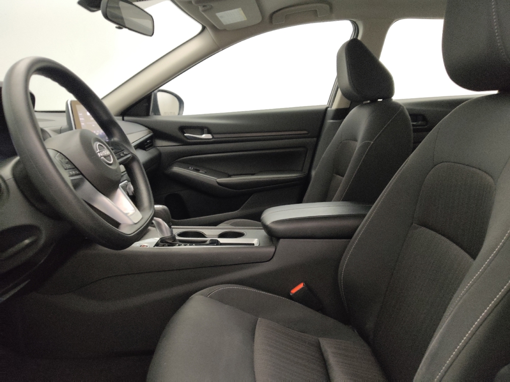 2025 Nissan Altima SV - Photo 13