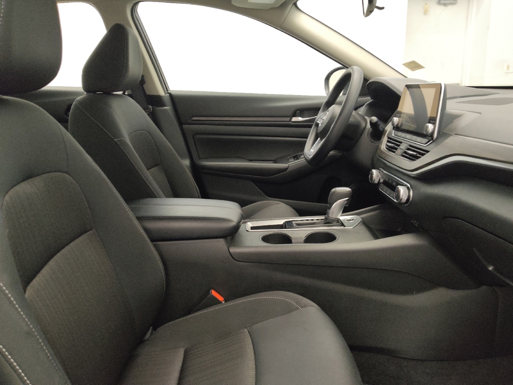 2025 Nissan Altima SV - Photo 16