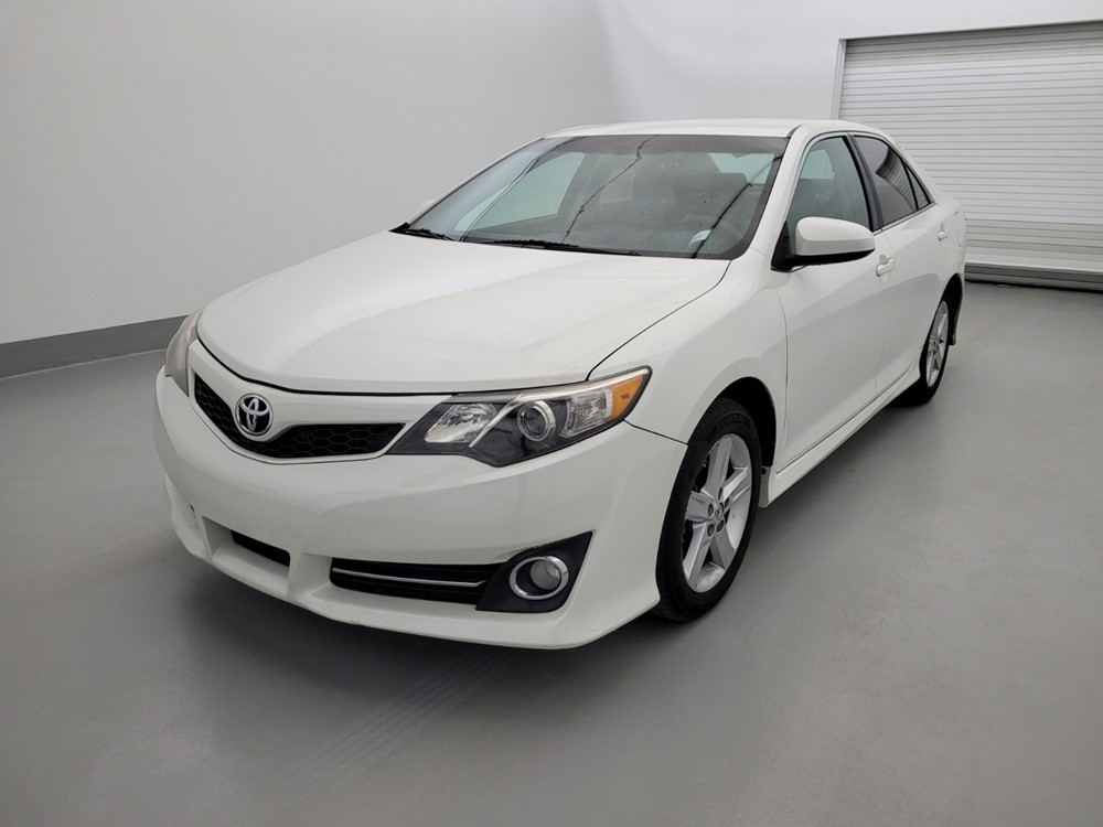 Used 2014 Toyota Camry Driver Front Bumper
