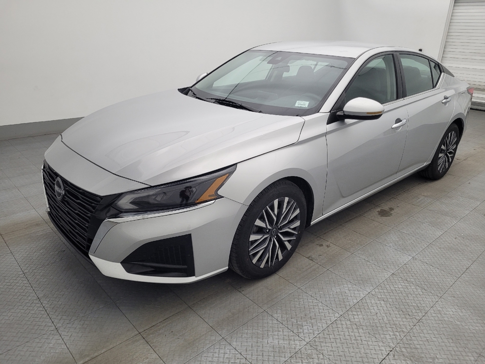 2023 Nissan Altima SV's photo