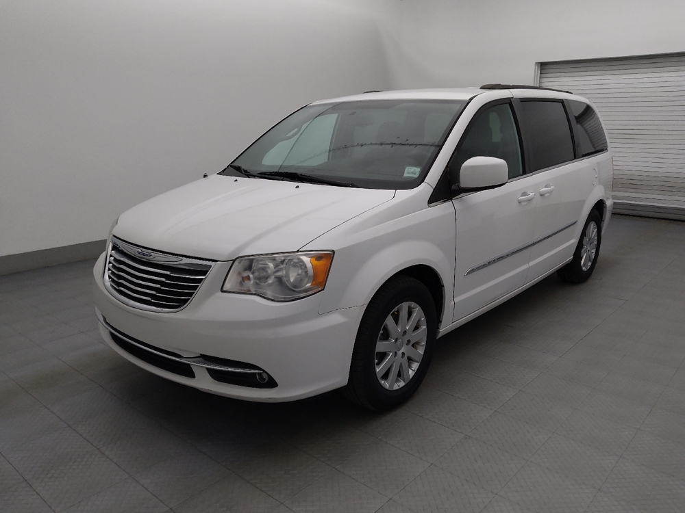 2014 Chrysler Town & Country Touring's photo