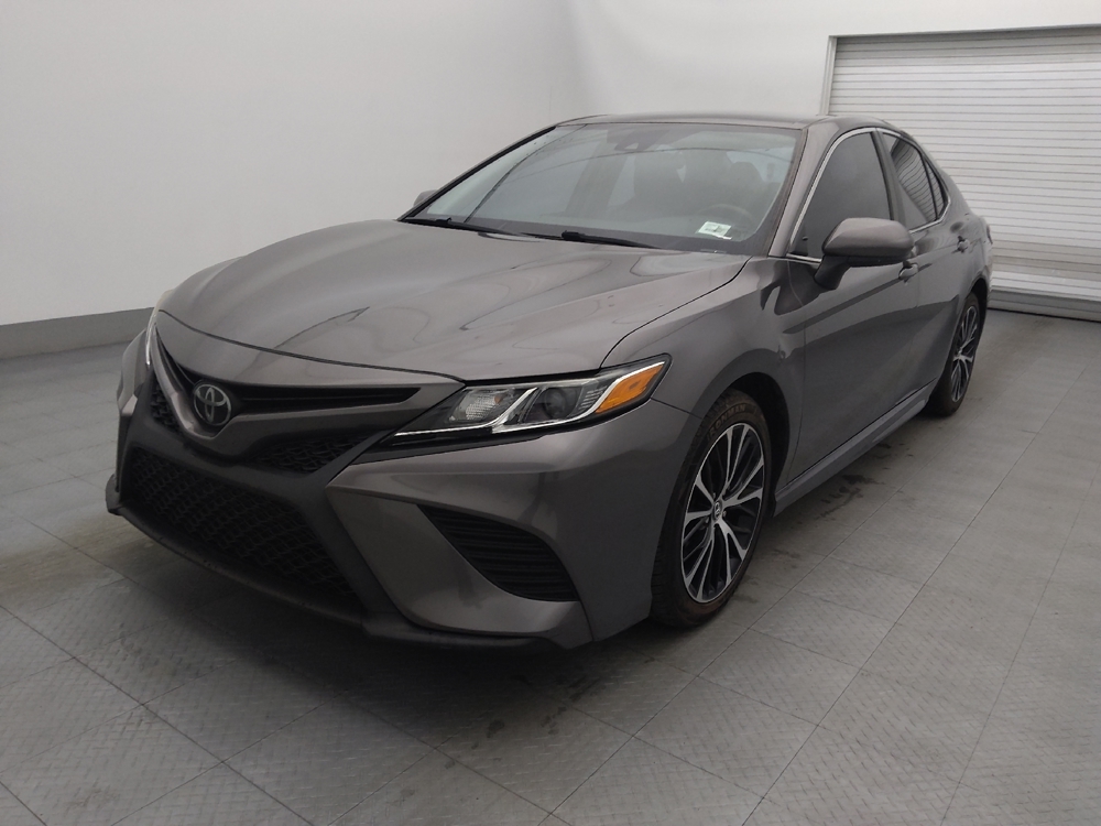 2019 Toyota Camry SE's photo