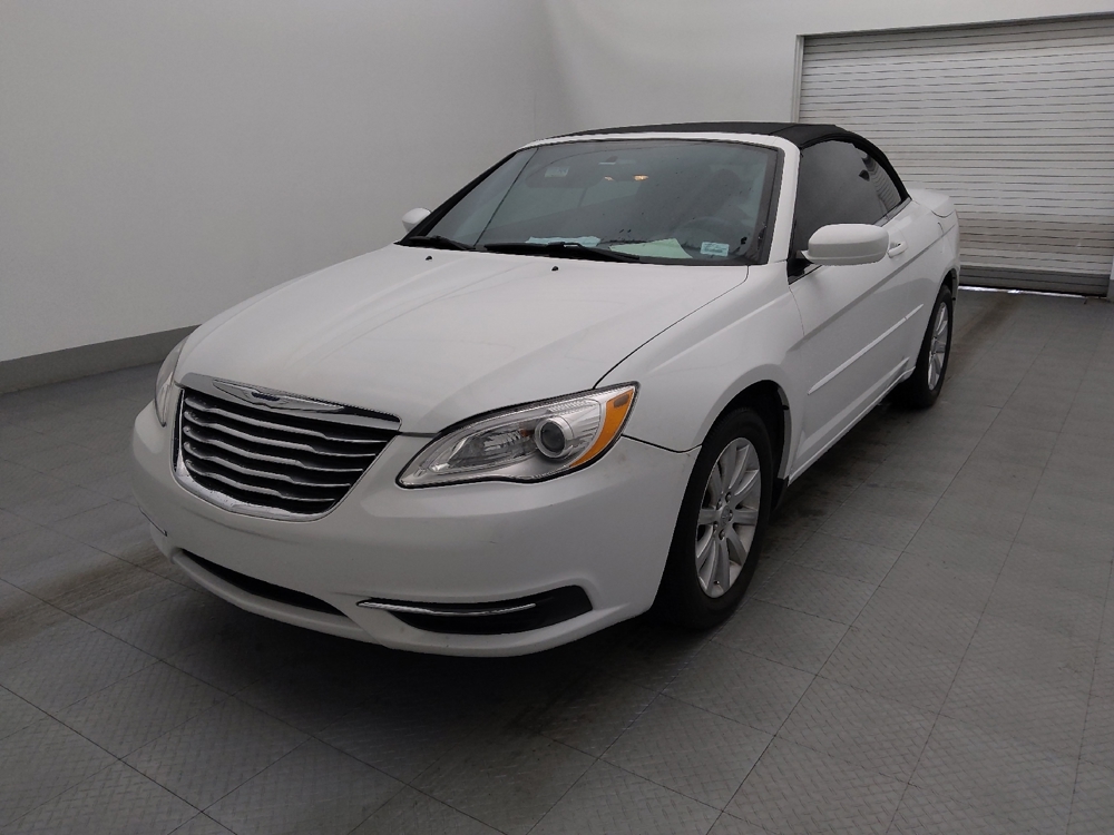 2014 Chrysler 200 Touring's photo