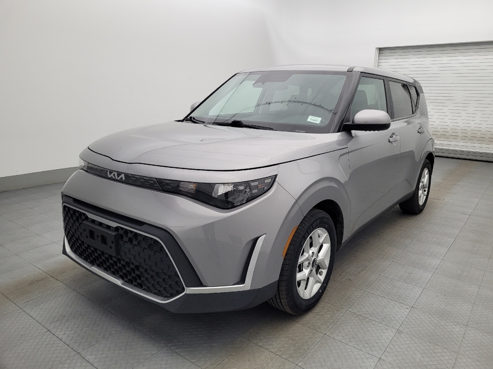 2023 Kia Soul LX's photo