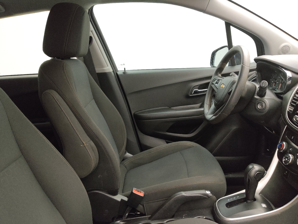 2021 Chevrolet Trax LS - Photo 16