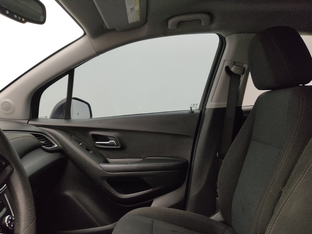 2021 Chevrolet Trax LS - Photo 13