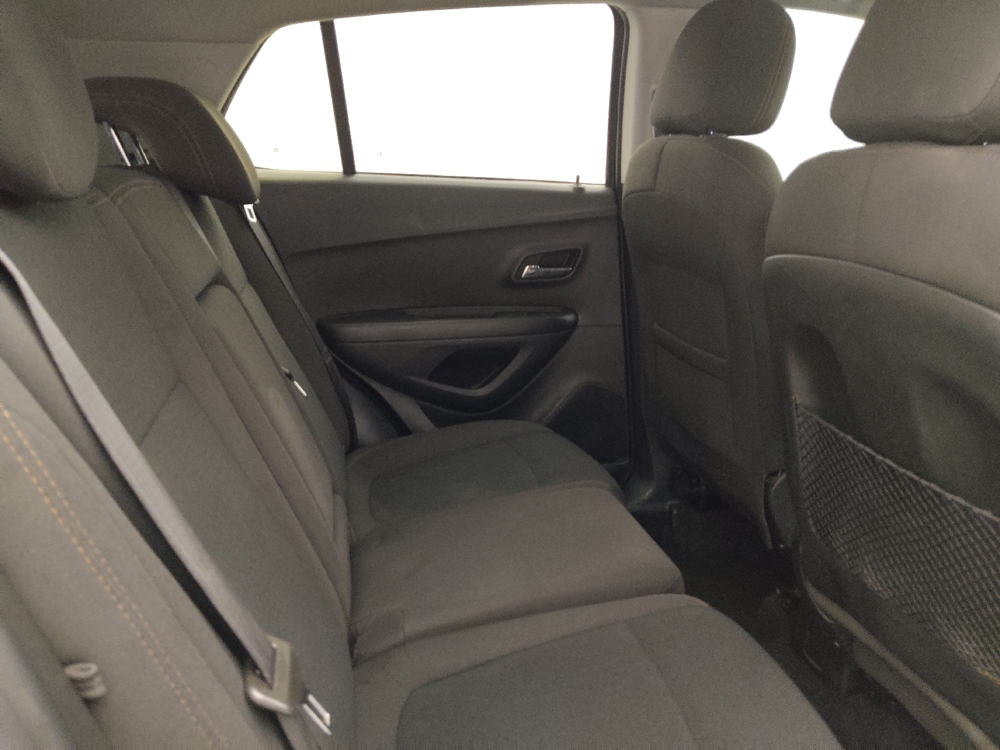 2021 Chevrolet Trax LS - Photo 15
