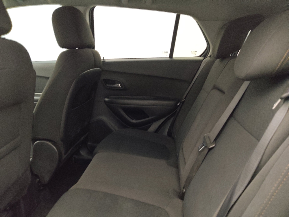 2021 Chevrolet Trax LS - Photo 14