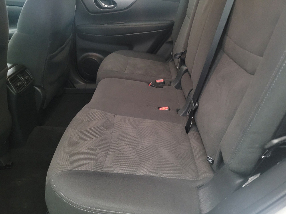 2016 Nissan Rogue SV - Photo 14