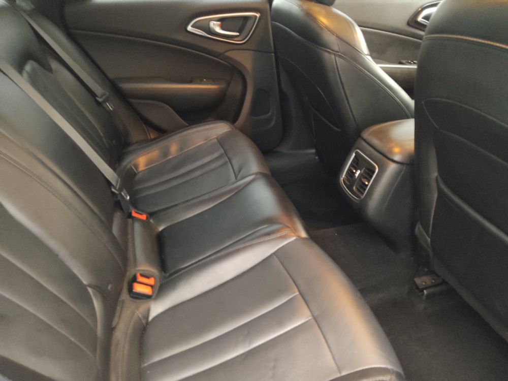 2015 Chrysler 200 C - Photo 15