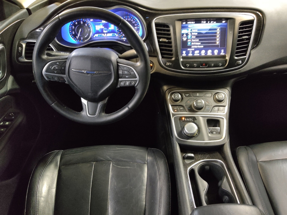 2015 Chrysler 200 C - Photo 17