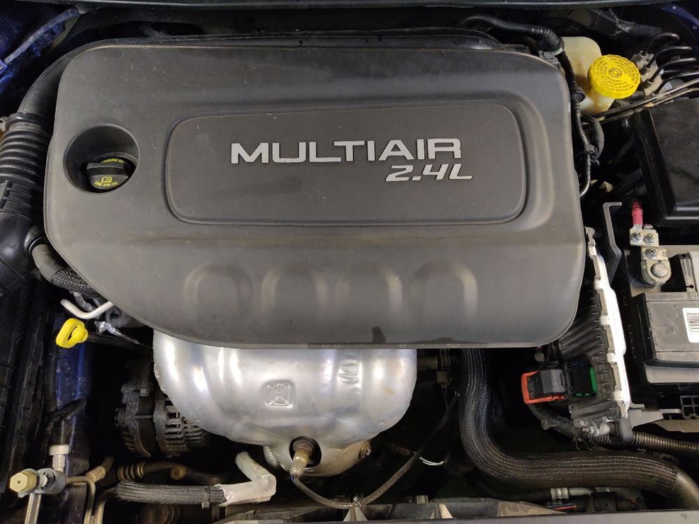 2015 Chrysler 200 C - Photo 23