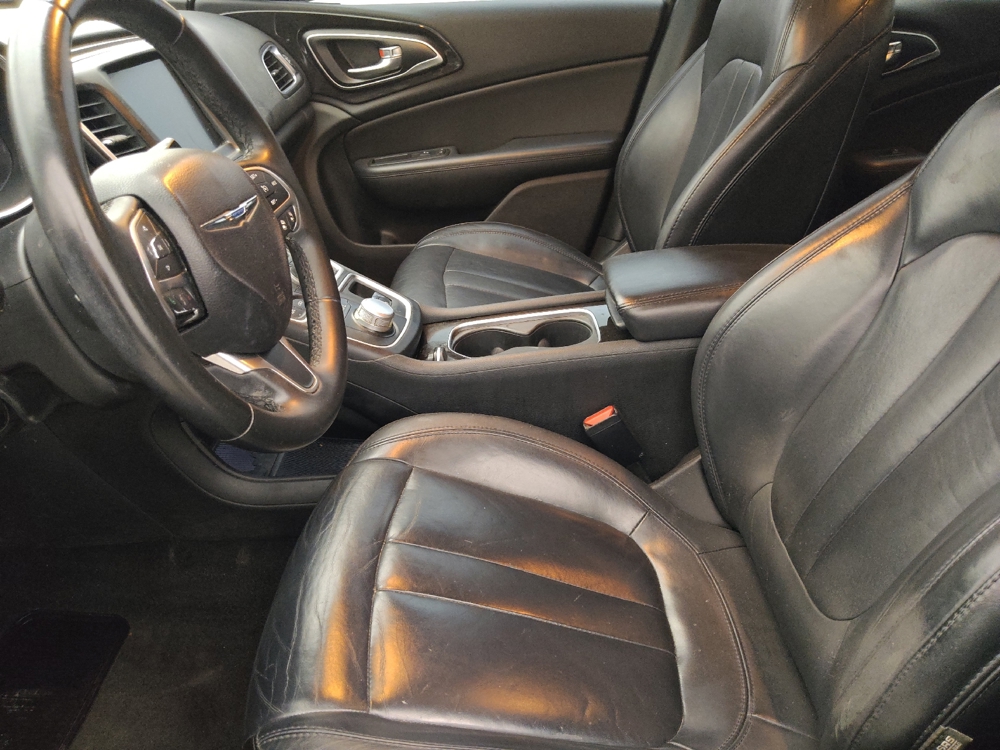 2015 Chrysler 200 C - Photo 13
