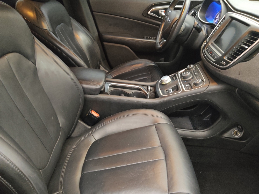 2015 Chrysler 200 C - Photo 16