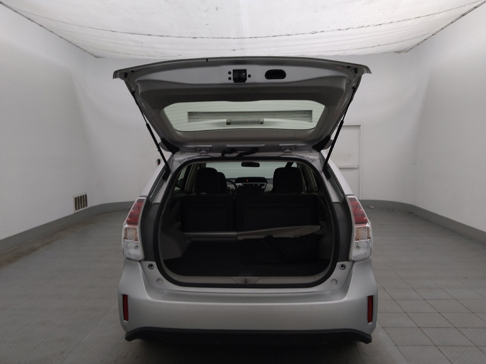 2017 Toyota Prius v Three - Photo 22