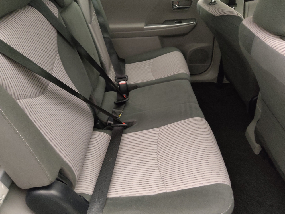 2017 Toyota Prius v Three - Photo 15