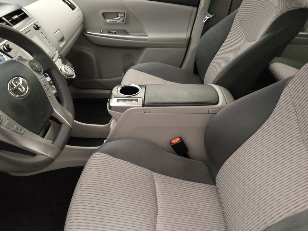 2017 Toyota Prius v Three - Photo 13