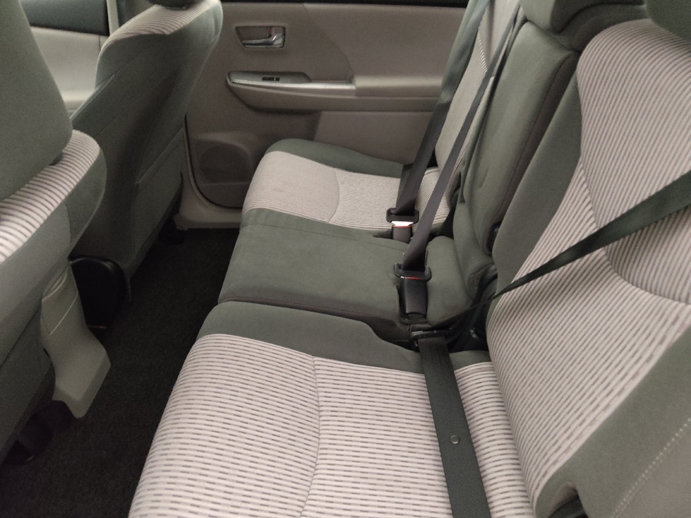 2017 Toyota Prius v Three - Photo 14