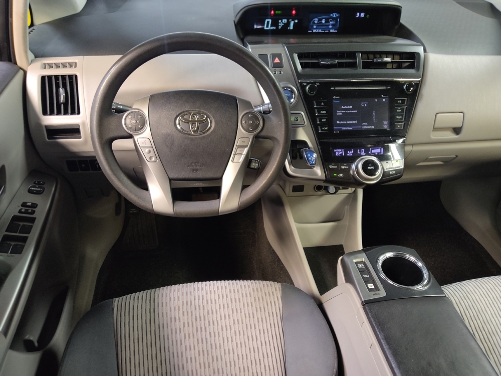 2017 Toyota Prius v Three - Photo 17