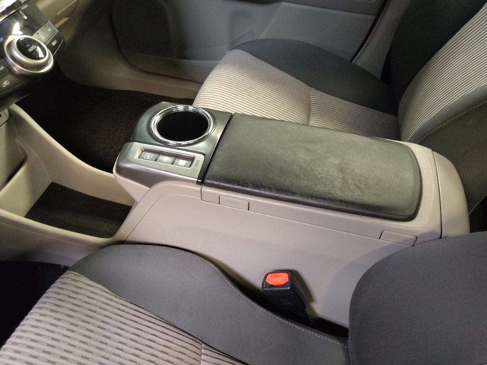 2017 Toyota Prius v Three - Photo 20