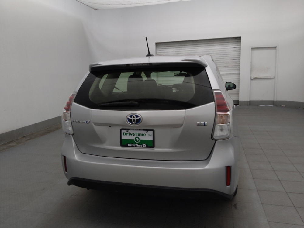 2017 Toyota Prius v Three - Photo 6