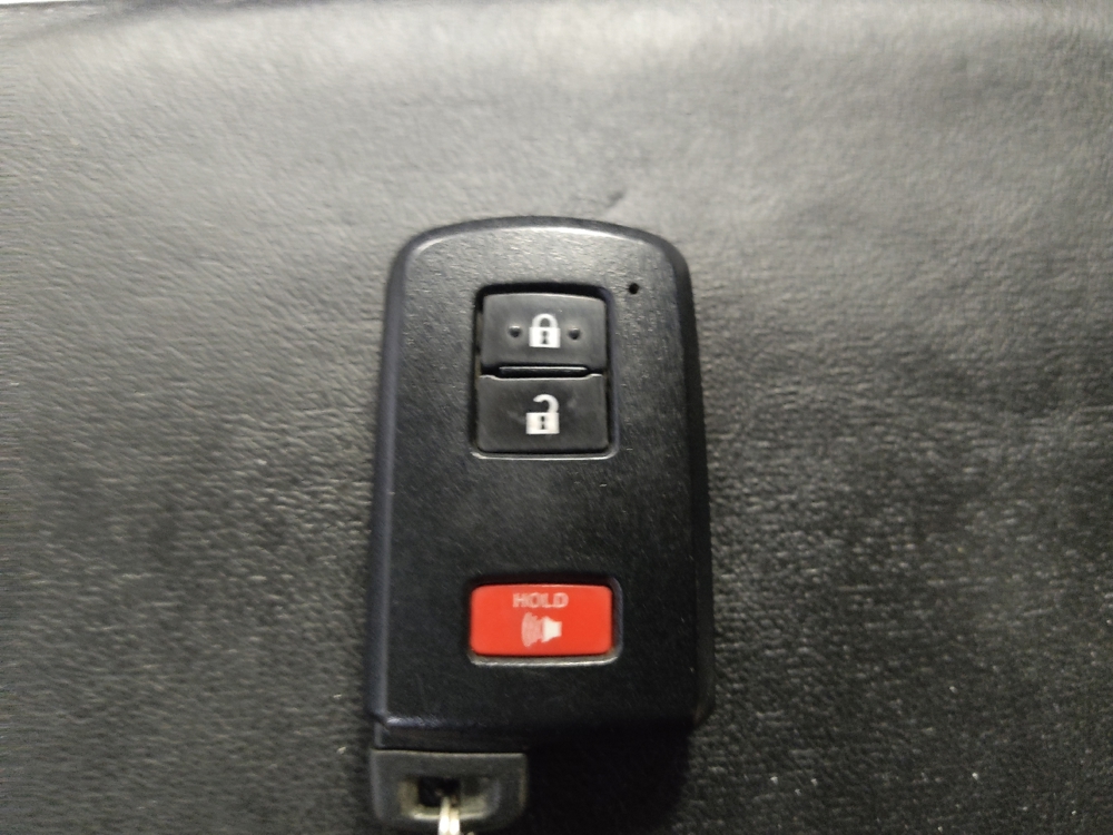 2017 Toyota Prius v Three - Photo 25