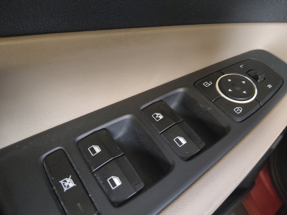 2020 Hyundai Santa Fe SE - Photo 21