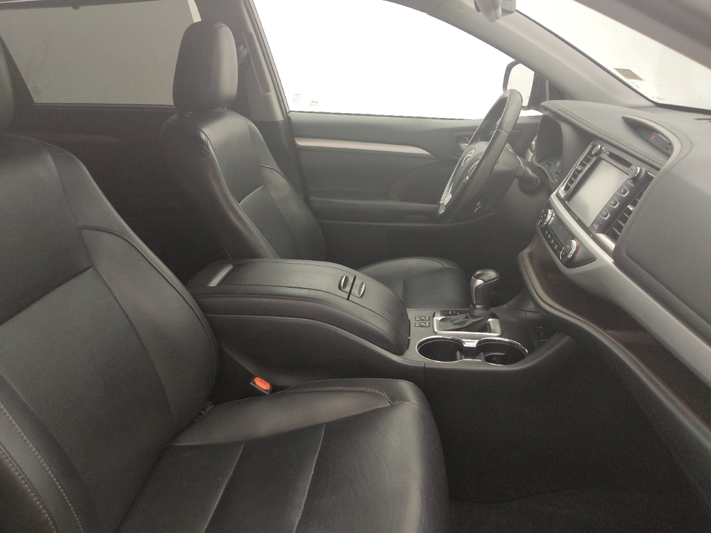 2019 Toyota Highlander XLE - Photo 16