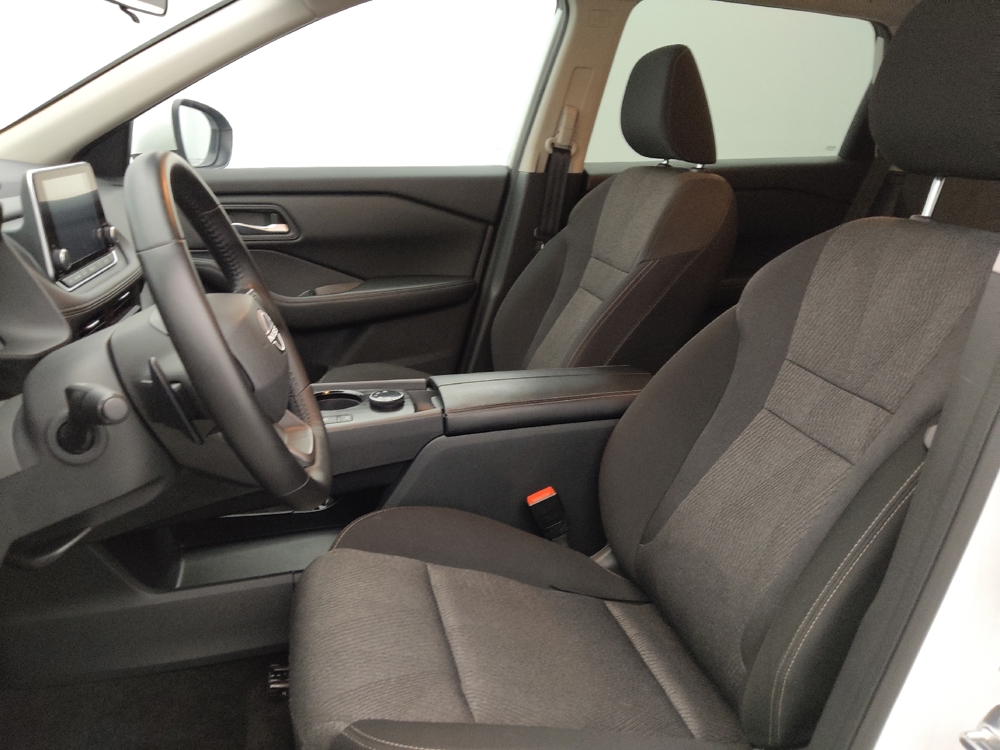 2025 Nissan Rogue SV - Photo 13