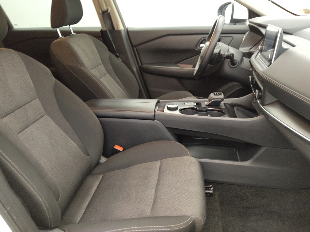 2025 Nissan Rogue SV - Photo 16
