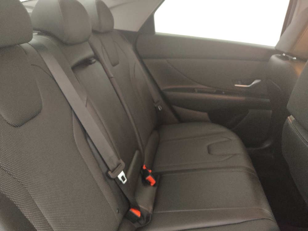 2023 Hyundai Elantra Limited - Photo 15