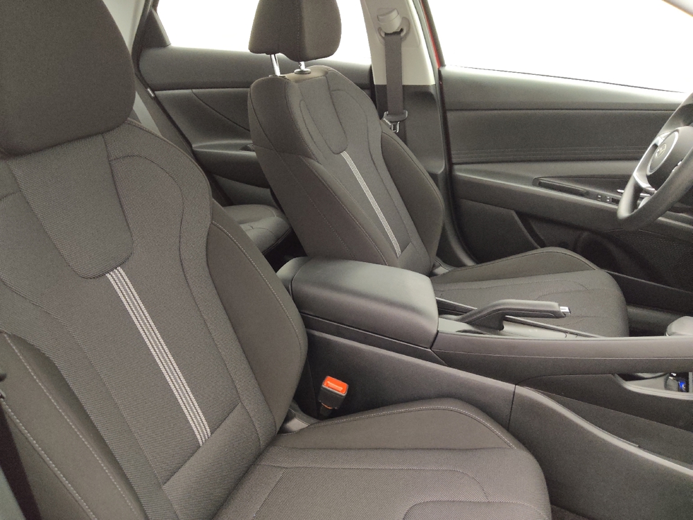 2025 Hyundai Elantra SE - Photo 16