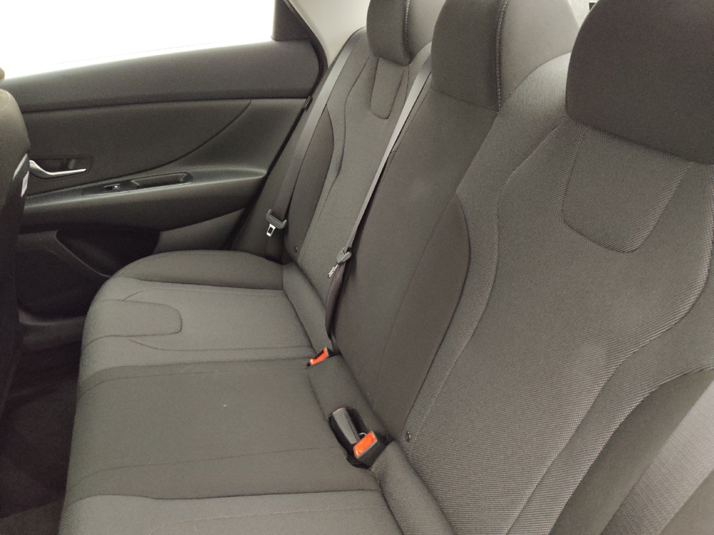 2025 Hyundai Elantra SE - Photo 14