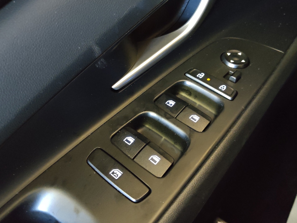 2025 Hyundai Elantra SE - Photo 21