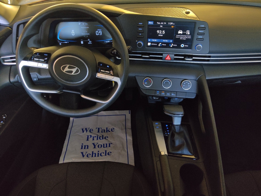 2025 Hyundai Elantra SE - Photo 17