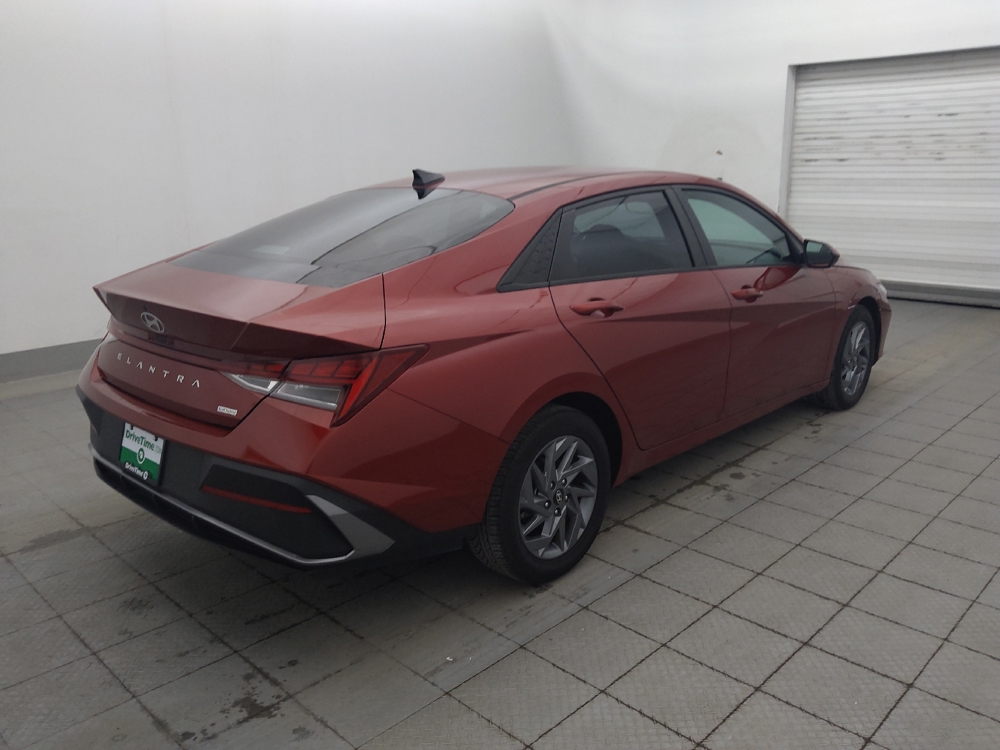 2024 Hyundai Elantra Blue - Photo 8