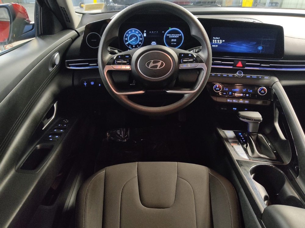 2024 Hyundai Elantra Blue - Photo 17