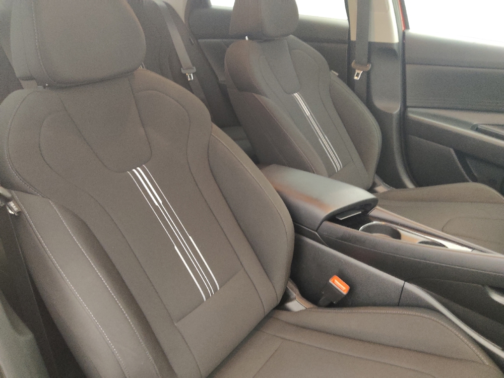 2024 Hyundai Elantra Blue - Photo 16