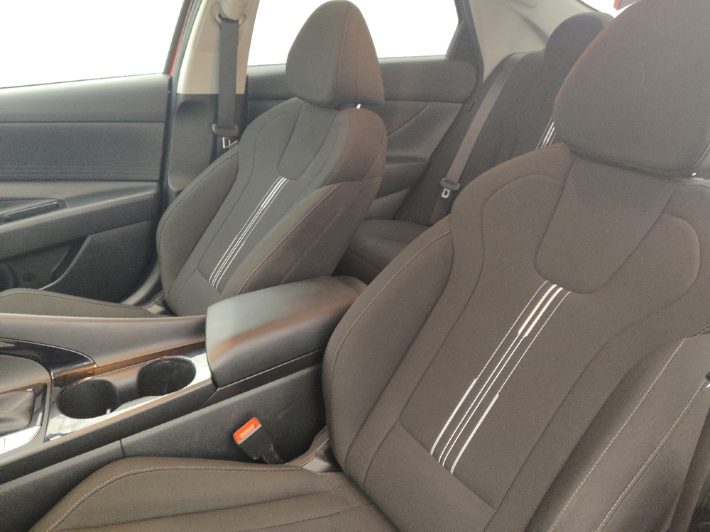 2024 Hyundai Elantra Blue - Photo 13