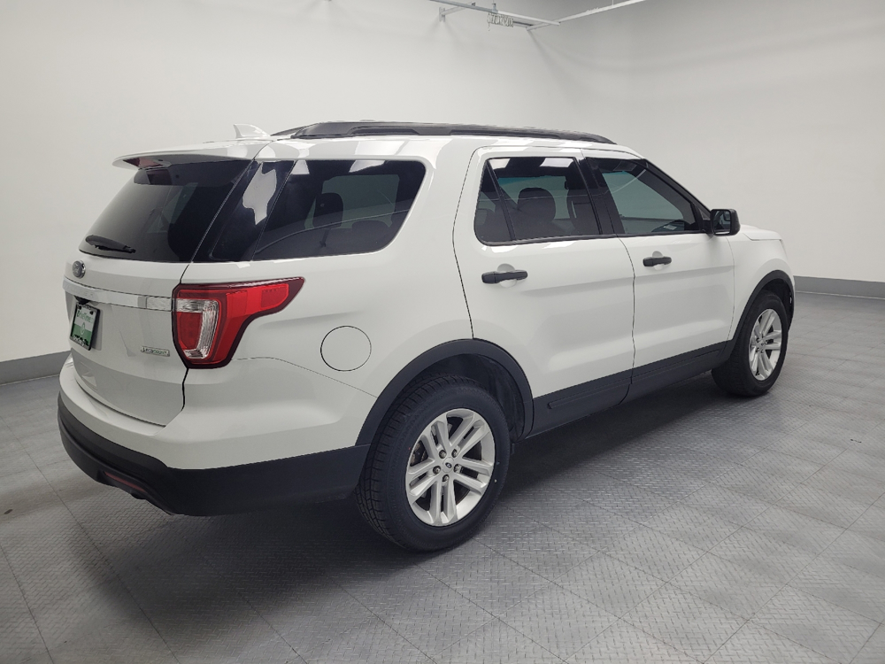 2017 Ford Explorer Base photo 8