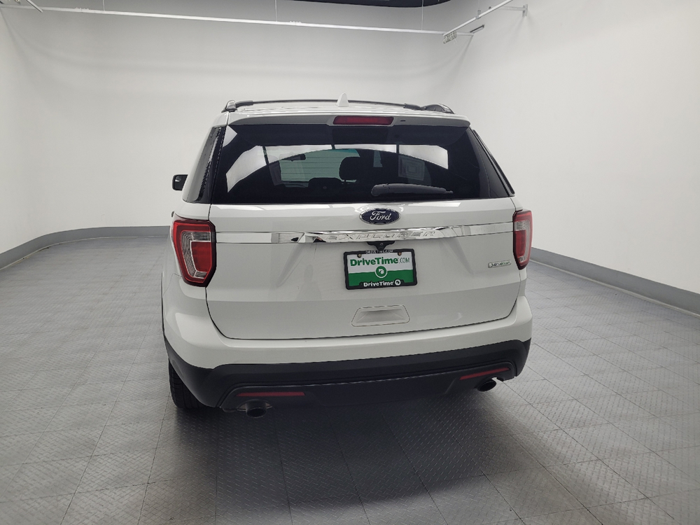 2017 Ford Explorer Base photo 5