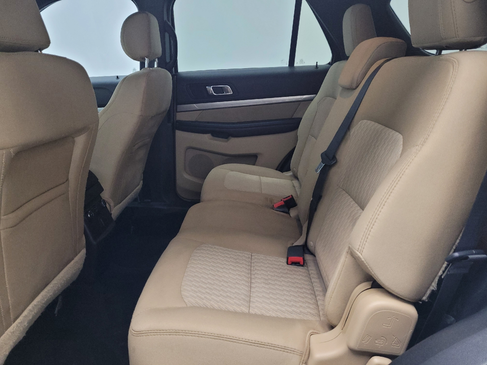 2017 Ford Explorer Base photo 14