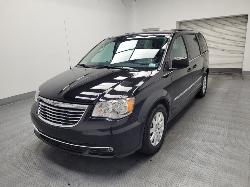 2016 Chrysler Town & Country Touring