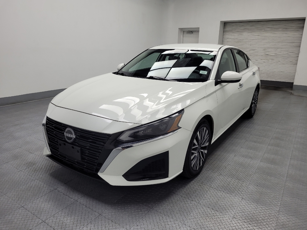 2023 Nissan Altima SV's photo