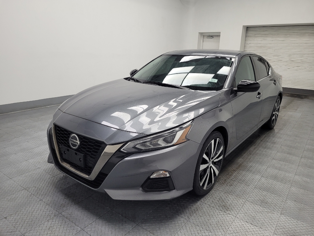2022 Nissan Altima SR's photo
