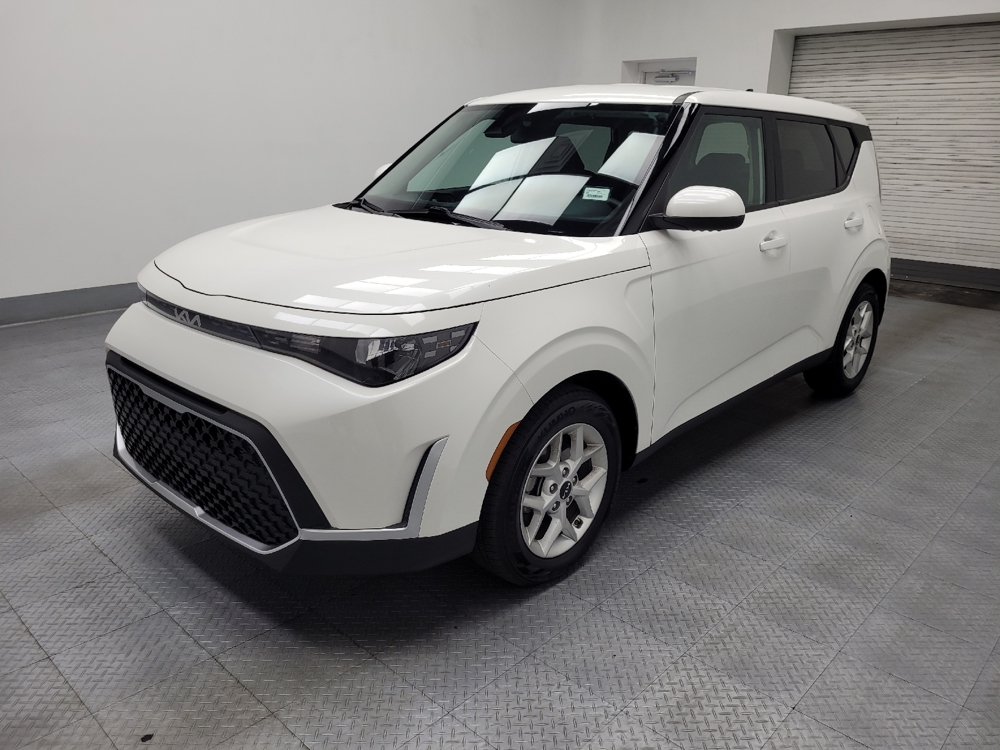 2023 Kia Soul LX's photo