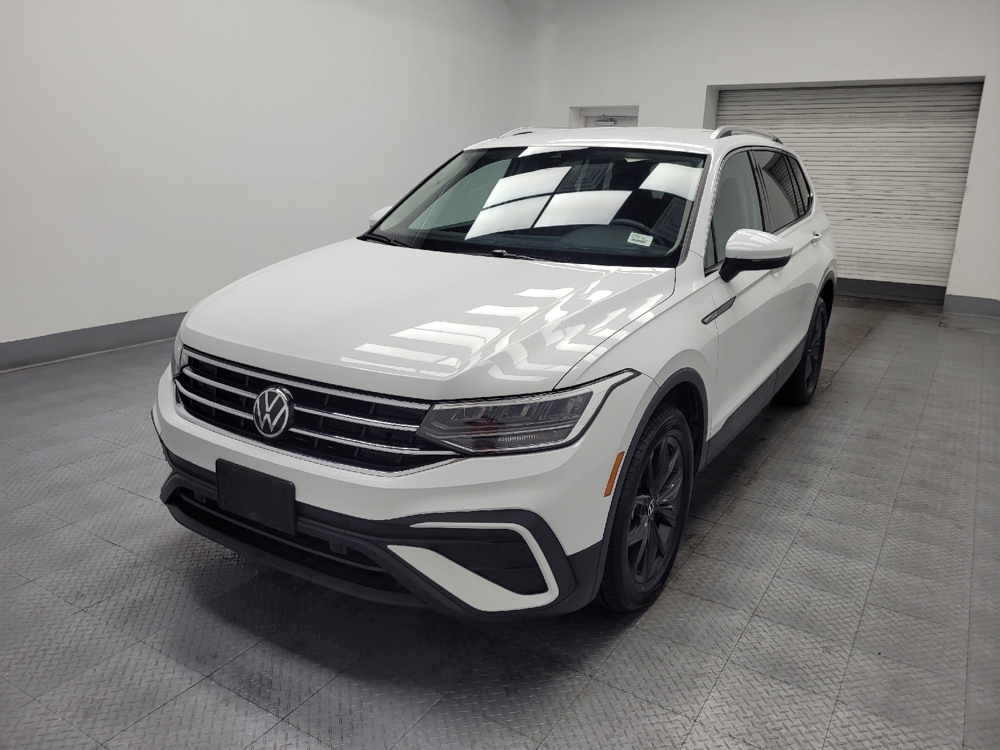 2024 Volkswagen Tiguan SE's photo