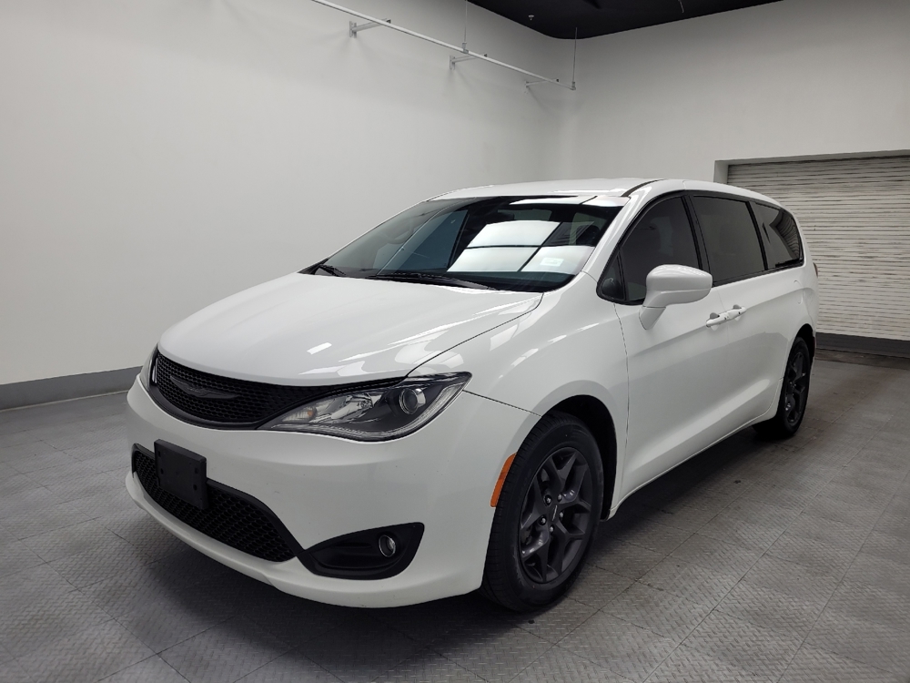 2018 Chrysler Pacifica Touring Plus's photo
