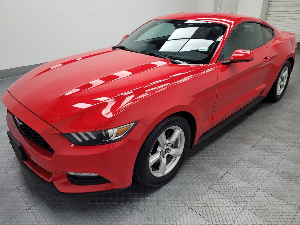 2017 Ford Mustang V6 - Photo 2