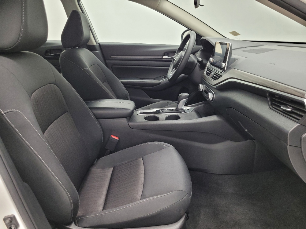 2025 Nissan Altima SV - Photo 16